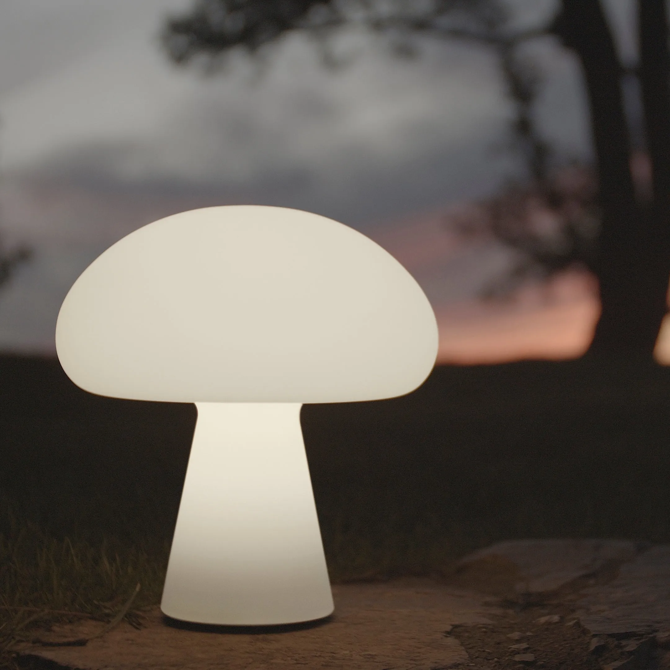 Obello Table Lamp: Outdoor