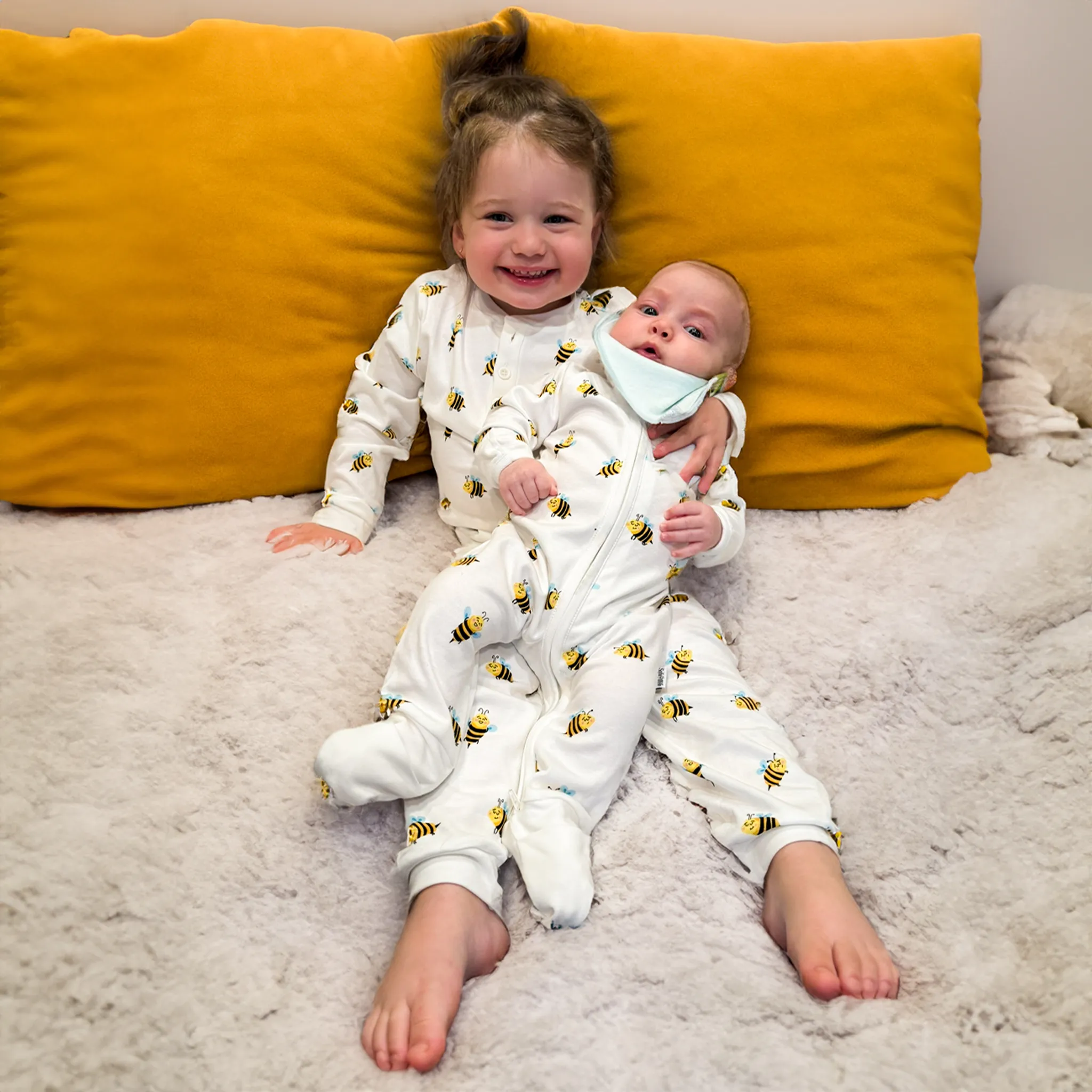 Organic Cotton Two Piece Pajama Set with Bee Print For Kids