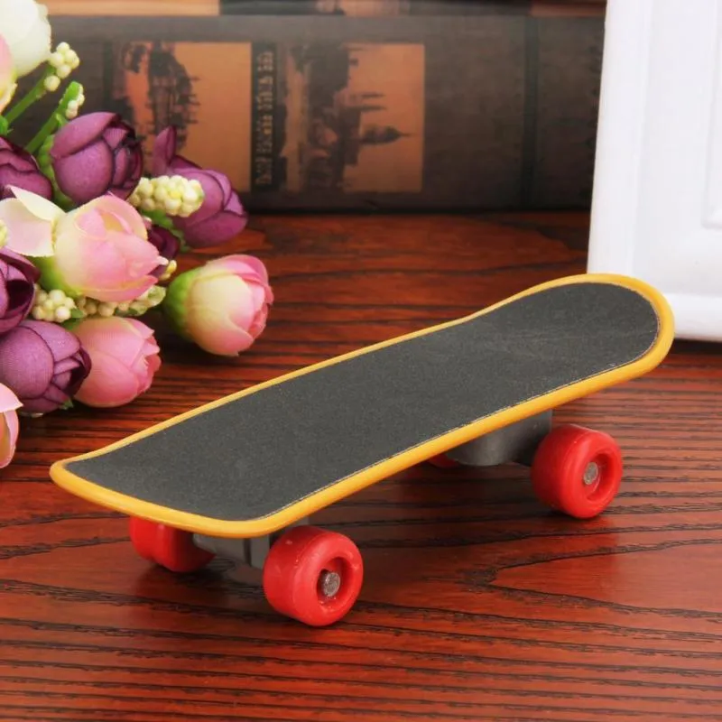 Safe Non-Toxic Bird Toys 2pcs Parrot Puzzle Interaction Toy Grinding Claw Mini Skateboard the Skating Shoes Training