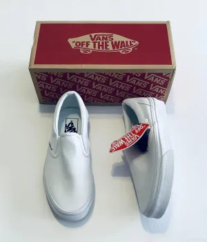 Shoes Athletic By Vans In White, Size: 6