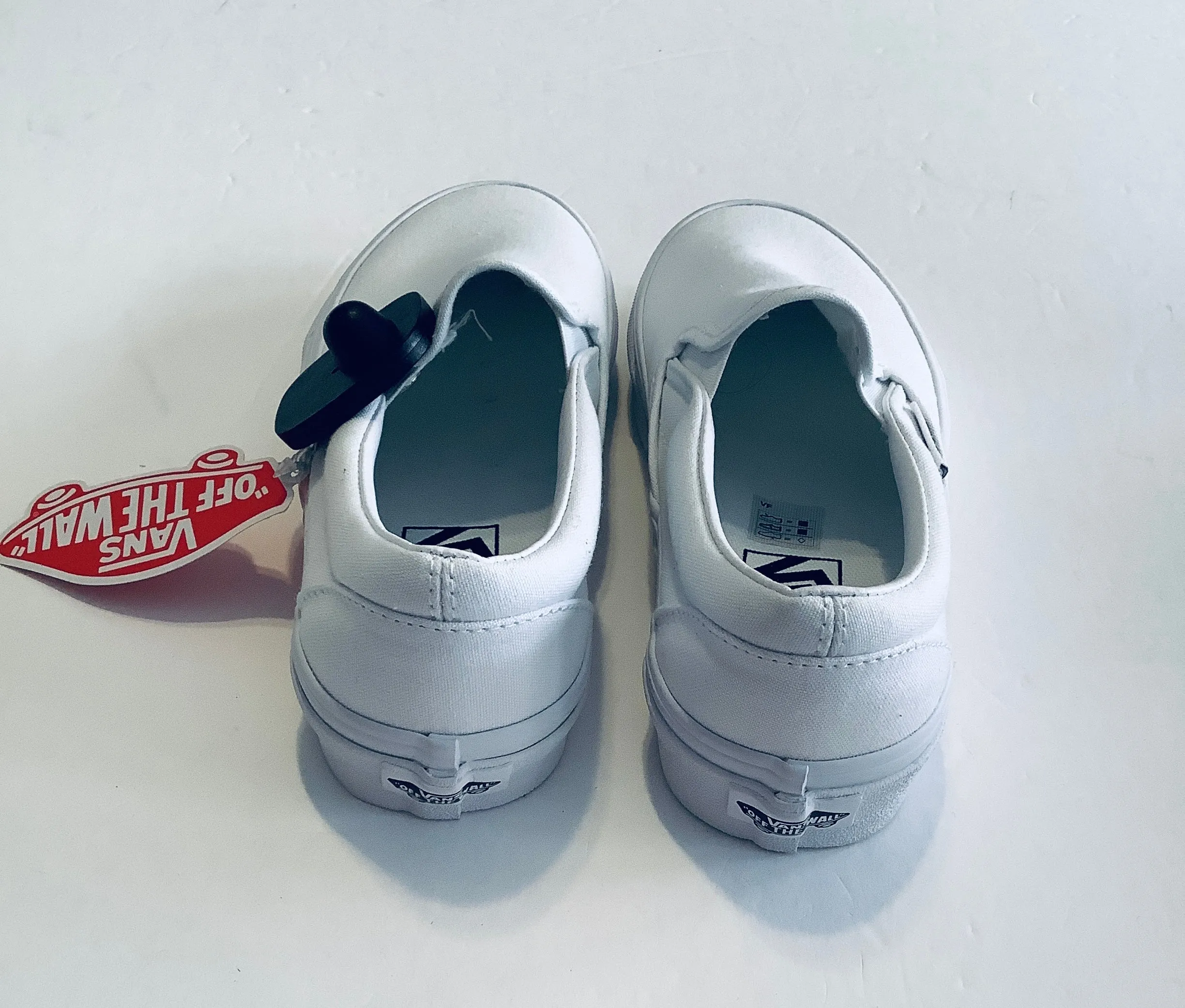 Shoes Athletic By Vans In White, Size: 6