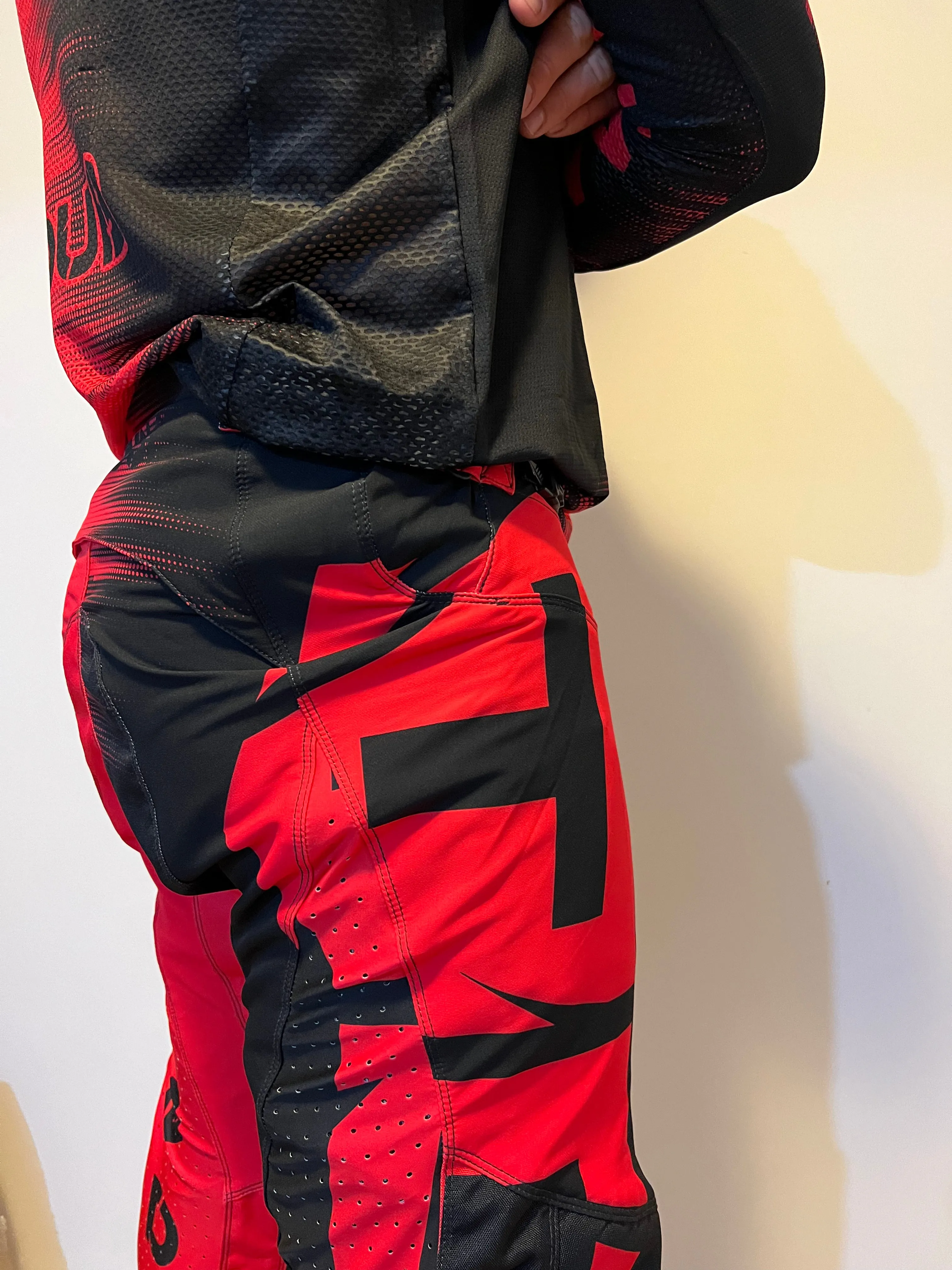 SPLIT - CORE PANT 4.0 (RED / BLACK)